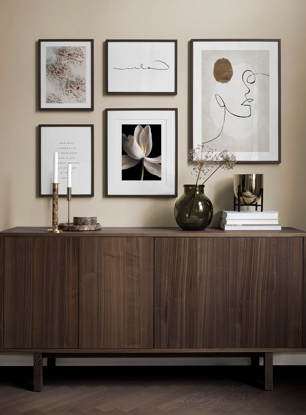 تابلوی کوچک برای دیوار بزرگ نخرید