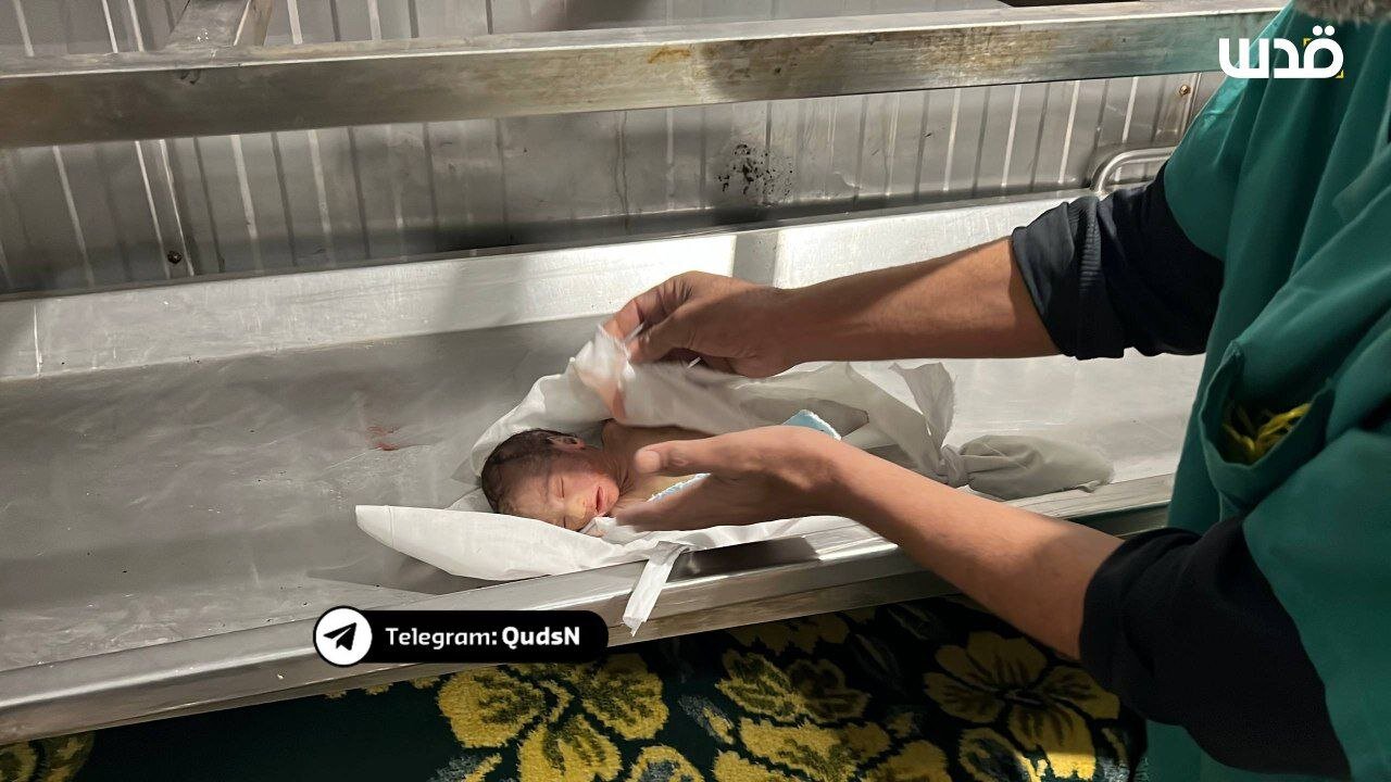 شهادت نوزاد یک ماهه در نوار غزه بهعلت سرمای شدید+ عکس شهادت نوزاد یک ماهه در نوار غزه بهعلت سرمای شدید+ عکس
