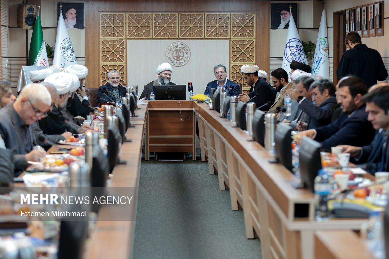 پوستر نخستین جشنواره قرآنی زندگی با آیه‌ها رونمایی شد