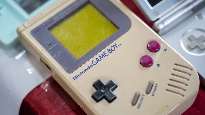 گنج پنهان در انباری خانه/ ۸ محصول قدیمی که شما را میلیاردر می‌کنند!