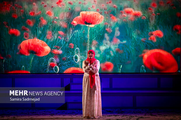 «برای هانا» مواجهه زنانه با جهان قدرت است؛ گلدا مایر در تئاتر!