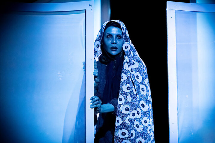 نمایش «برف زمین را گرم می‌کند»