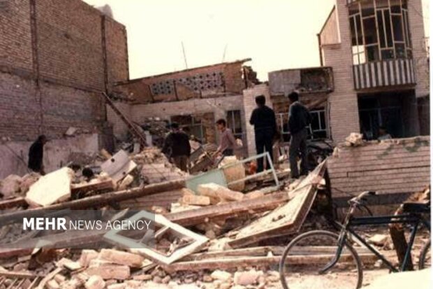 دزفول؛ شهری که زنانش جنگ را تنها نگذاشتند دزفول؛ شهری که زنانش جنگ را تنها نگذاشتند