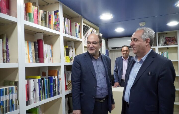 عدالت فرهنگی بر مدار جاده‌ها؛ آغاز بکار کتابخانه‌های سیار مرند و میانه
