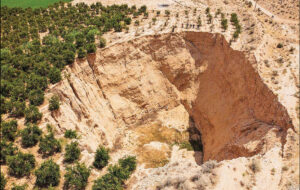 بحران آب و فرونشست زمین ؛ تهدیدی برای زیرساختها، اقتصاد و اجتماع ایران بحران آب و فرونشست زمین ؛ تهدیدی برای زیرساختها، اقتصاد و اجتماع ایران