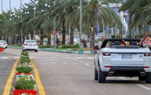 دوگانگی در واردات خودروهای پرحجم؛ مناطق آزاد مجاز، بازار اصلی در بند ممنوعیت