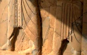 ردای چیندار با دکمه‌های زرین؛ کشف جدید از لباس کوروش