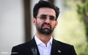 آذری جهرمی: بازی قدرت را کنار بگذارید و ترمز نرخ ارز را بکشید!
