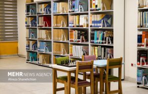 اهدای ۱۸۸ نسخه کتاب شهرداری قرچک به کتابخانه‌های عمومی