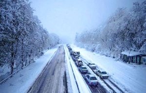 باران و برف گستره وسیعی از جاده‌های کشور را در بر گرفت