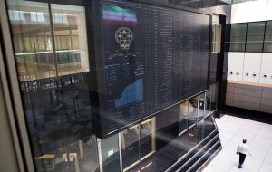 بازار سرمایه فاصله زیادی با فضای حبابی دارد/ علت افت های عجیب بازار را باید در جایی خارج از فضای اقتصادی جستجو کرد