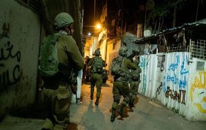 بازداشت ده‌ها فلسطینی در حملات صهیونیست‌ها به کرانه باختری