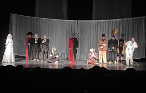 بحران جانشینی با لباس عروسک‌ها؛ از المان‌های قاجار استفاده کردم