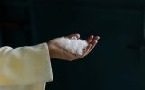 تبدیل پر مرغ به پارچه نفیس کشمیر