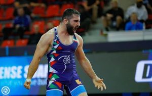 حسن یزدانی در فینال لیگ برتر کشتی آزاد مقابل مجتبی گلیج به میدان می‌رود