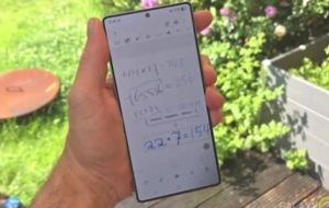 حل مسائل ریاضی با هوش مصنوعی / قابلیت جدید به گوشی‌های سامسونگ آمد