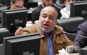 خضریان: آقای مدنی‌زاده! از عاقبت همتی درس بگیرید