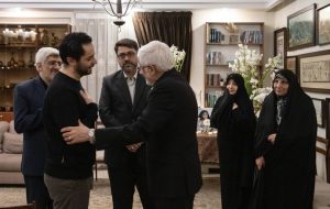 دیدار معاون اول رئیسجمهور با خانواده اشرف بروجردی دیدار معاون اول رئیسجمهور با خانواده اشرف بروجردی
