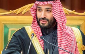سورپرایز تازه ولیعهد عربستان / بن‌سلمان باشگاه بارسلونا را می‌خرد؟
