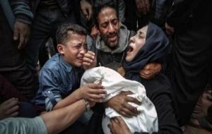 شهادت نوزارد یک ماهه فلسطینی بر اثر سرما در غزه+ عکس