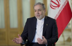 عراقچی: به دیکته آمریکا گوش نمی‌کنیم؛ مذاکره فقط بر اساس حقوق هسته‌ای