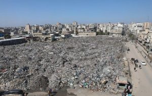 فاجعه زیست‌محیطی در غزه و انباشت حجم عظیمی از زباله+ تصاویر