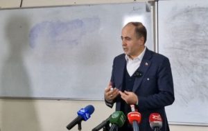 قزلجه: سود چند واردکننده کالای اساسی معادل ثروت چند ترامپ است