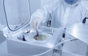 مرد چینی فلج با تراشه مغزی به روبات‌ها دستور داد