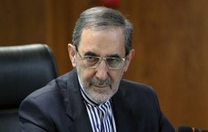 ولایتی: ایران به توسعه صنعت صلح‌آمیز هسته‌ای ادامه می‌دهد