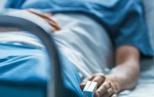 پیشکسوت سینما در آی سی یو بستری شد / مردم دعا کنند 