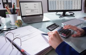کاهش بازدهی صندوق‌های درآمد‌ثابت همراه با سردرگمی صندوق‌های سهامی