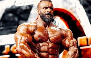 گردنبند و دستبند طلای سنگین وزن هادی چوپان سوژه شد+ عکس