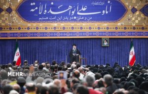 بازاری‌ها وفادارترین قشر به نظام هستند/ در مقابل دشمن کوتاه نمی‌آییم