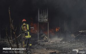 حریق خودروها در کیانمهر کرج؛ ۶۵ نفر نجات یافتند حریق خودروها در کیانمهر کرج؛ ۶۵ نفر نجات یافتند