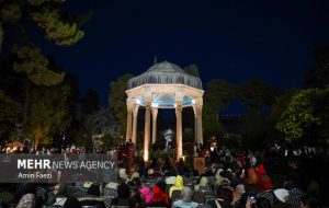 در عصر حافظ شیرازی،ریاکاری به یک استراتژی بقا و «نردبان ترقی» تبدیل شد