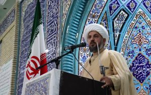 امام‌ جمعه فهرج: غیرت ایرانی در مقابل تهدید می‌ایستد