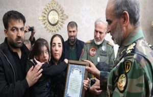 امیر جهانشاهی با خانواده شهیدان سرو آزاد و کیانی دیدار کرد