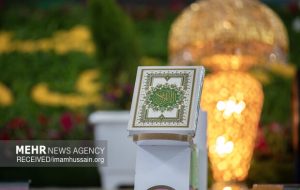 اهدای قرآن به مساجد سوخته در نمایشگاه قرآن