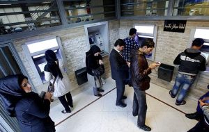 بی پولی به خودپردازها رسید| چالش کمبود اسکناس و سردرگمی مردم