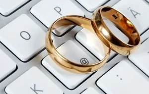 تبلیغ علنی سایت همسریابی در خیابان‌های مشهد+ عکس