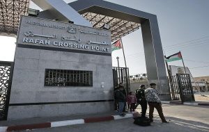جابجایی محدود فلسطینی ها در گذرگاه رفح آغاز شد 