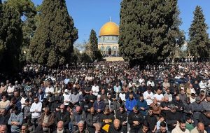 حضور ۸۰ هزار نفر در نماز جمعه مسجد الاقصی حضور ۸۰ هزار نفر در نماز جمعه مسجد الاقصی