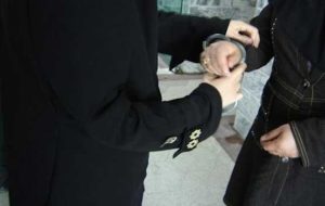 دو متهم زن تحت تعقیب با پرونده ۳۲ میلیاردی در تبریز دستگیر شدند دو متهم زن تحت تعقیب با پرونده ۳۲ میلیاردی در تبریز دستگیر شدند