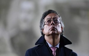 رئیس‌جمهور کلمبیا از سوءقصدی جان سالم به در برد