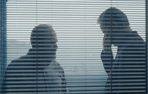 غوطه‌ور در برزخ کش‌آمدگی؛ وقتی تابو همجنس‌گرایی صرفا ابزار تبلیغات است