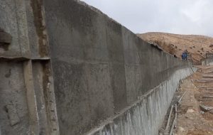 پیشرفت ۷۰ درصدی دیوار وزنی و ساحلی گردنه آهوان