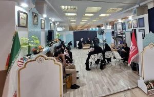 کارشناسان روانشناس در غرفه حوزه خواهران نمایشگاه قرآن مشاوره می دهند کارشناسان روانشناس در غرفه حوزه خواهران نمایشگاه قرآن مشاوره می دهند