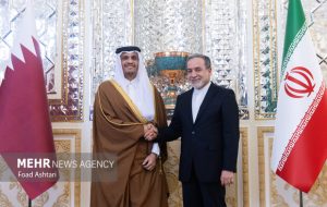 گفت وگوی تلفنی عراقچی و وزیر خارجه قطر درباره تحولات منطقه