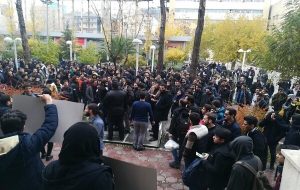 ۳ دانشجوی دانشگاه تهران موقتاً از تحصیل محروم شدند ۳ دانشجوی دانشگاه تهران موقتاً از تحصیل محروم شدند