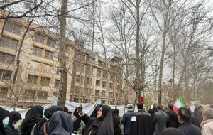 تجمع اعتراضی حقوقدانان ایرانی مقابل دفتر سازمان ملل در تهران تجمع اعتراضی حقوقدانان ایرانی مقابل دفتر سازمان ملل در تهران